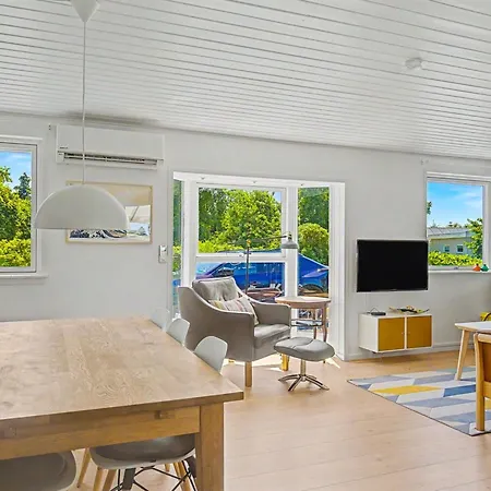 Aderice - 80m From The Sea By Interhome